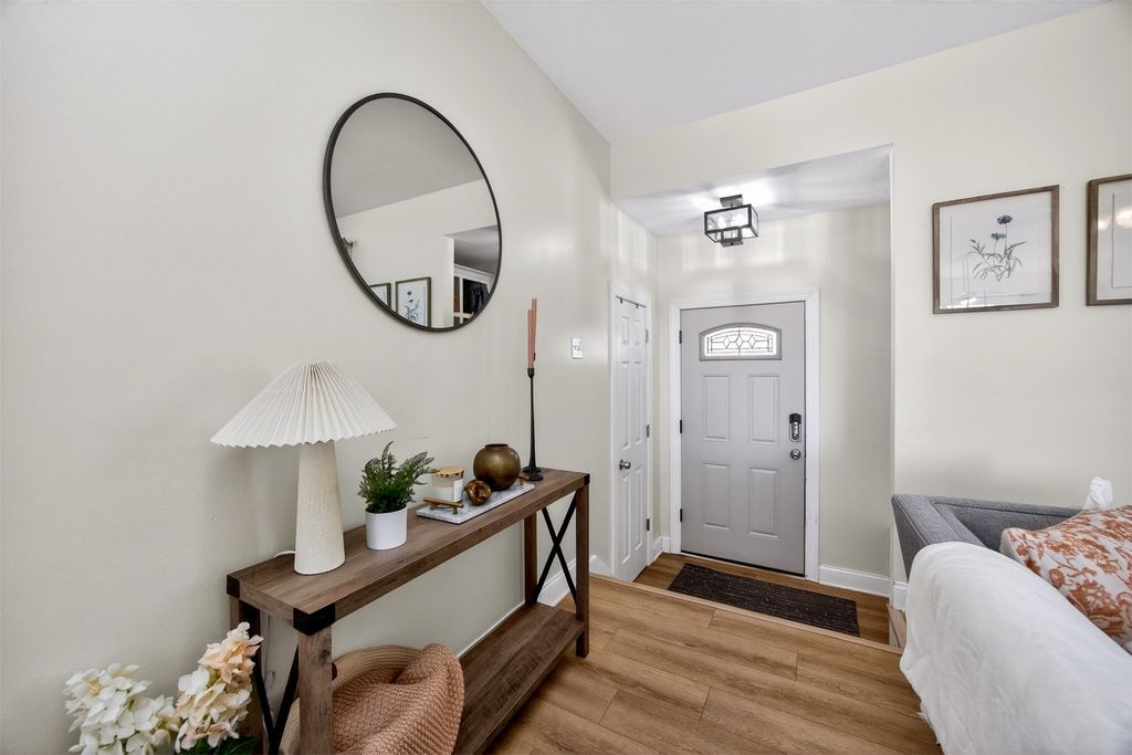 7004 Twana Drive, Urbandale, IA 50322