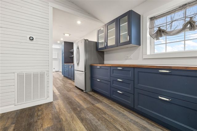 7590 Orchard Pt, Harrison, AR 72601