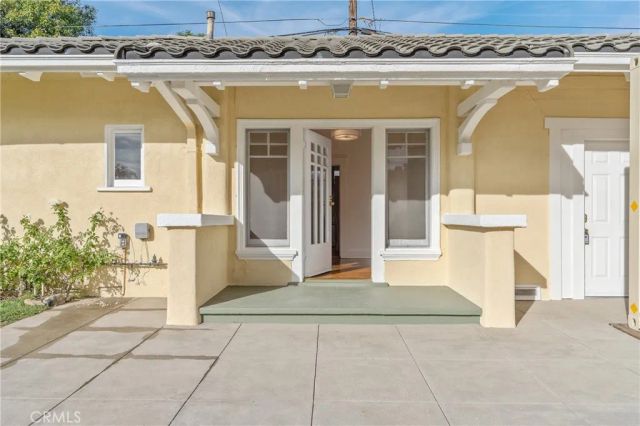 1325 E Altadena, Altadena, CA 91001