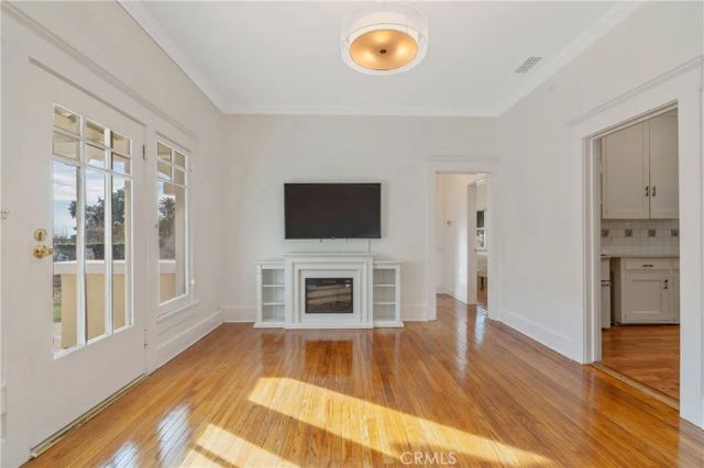 1325 E Altadena, Altadena, CA 91001