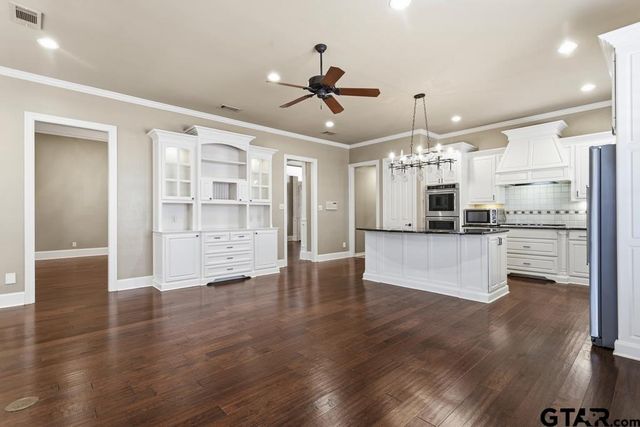 6530 Ashmore Ln, Tyler, TX 75703