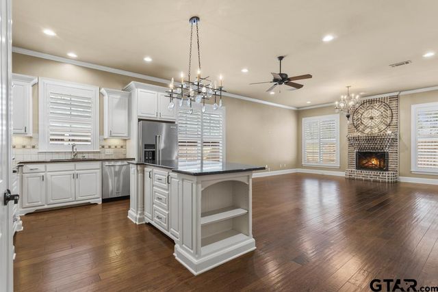 6530 Ashmore Ln, Tyler, TX 75703