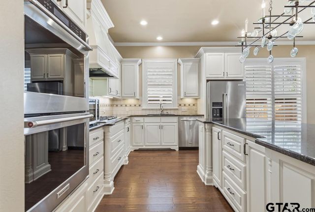 6530 Ashmore Ln, Tyler, TX 75703