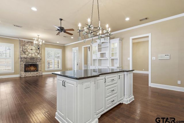 6530 Ashmore Ln, Tyler, TX 75703