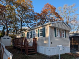 12 Horseshoe Drive, Shelton, CT 06484
