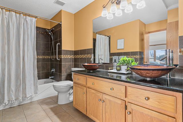 5540 Nathan Lane N 2, Plymouth, MN 55442