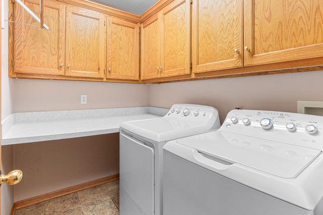 5540 Nathan Lane N 2, Plymouth, MN 55442