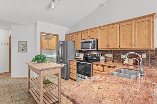 5540 Nathan Lane N 2, Plymouth, MN 55442