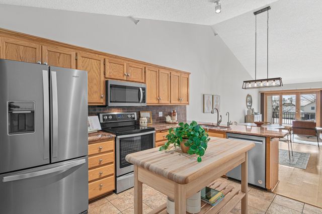 5540 Nathan Lane N 2, Plymouth, MN 55442