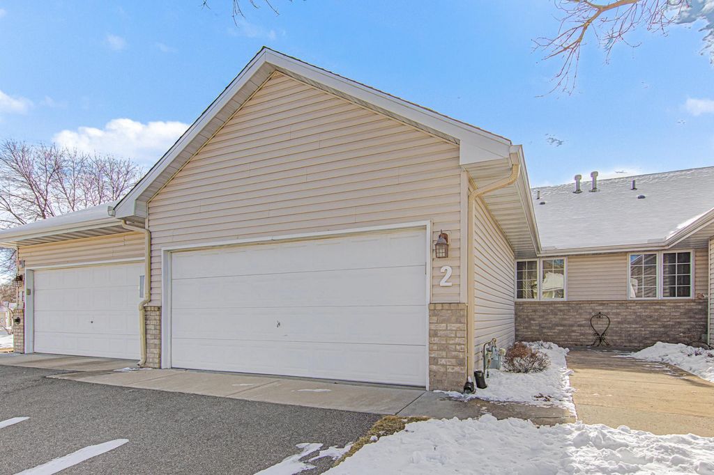 5540 Nathan Lane N 2, Plymouth, MN 55442