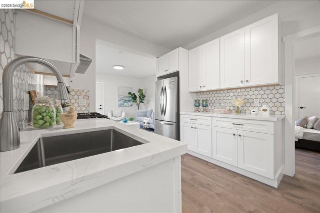 1261 61St St, Emeryville, CA 94608