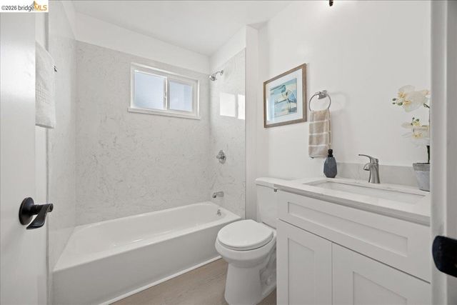 1261 61St St, Emeryville, CA 94608