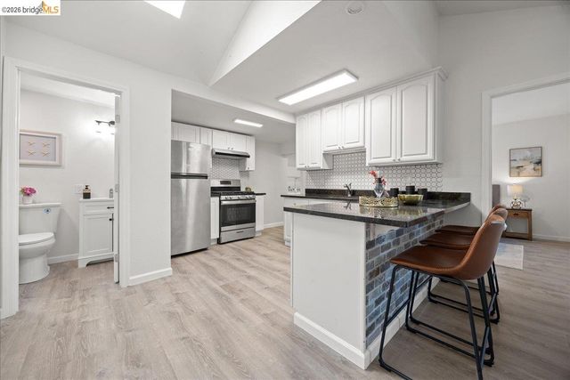 1261 61St St, Emeryville, CA 94608