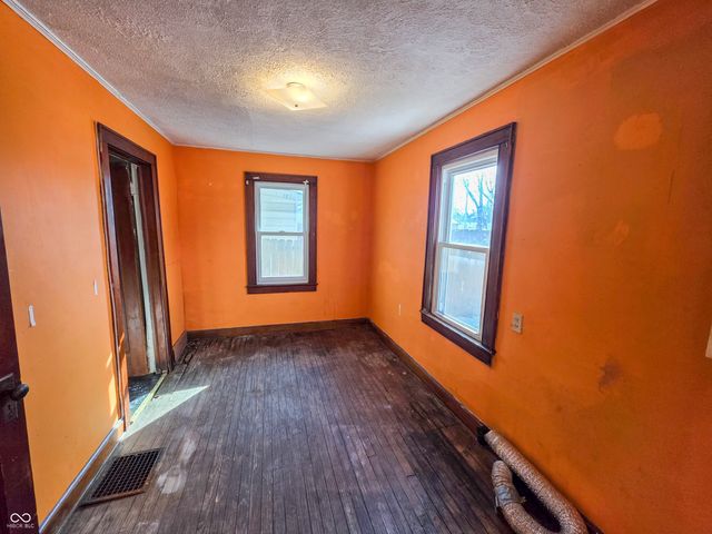 2615 S 8th Street, Terre Haute, IN 47802