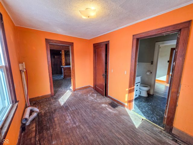 2615 S 8th Street, Terre Haute, IN 47802