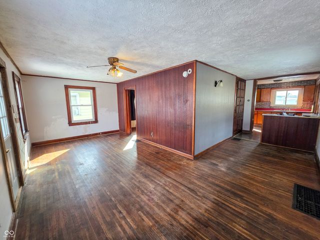 2615 S 8th Street, Terre Haute, IN 47802