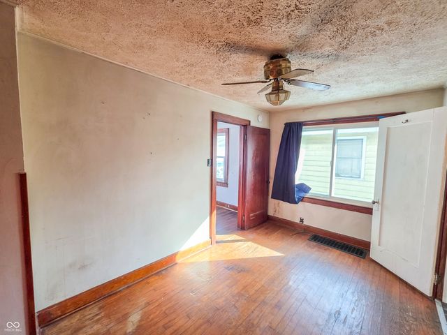 2615 S 8th Street, Terre Haute, IN 47802