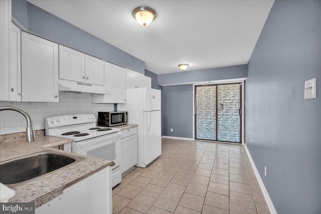 7 HAMPTON GATE DR, Sicklerville, NJ 08081