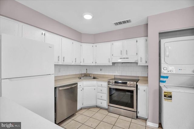 7 HAMPTON GATE DR, Sicklerville, NJ 08081