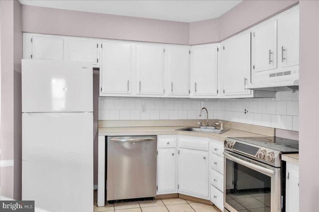 7 HAMPTON GATE DR, Sicklerville, NJ 08081