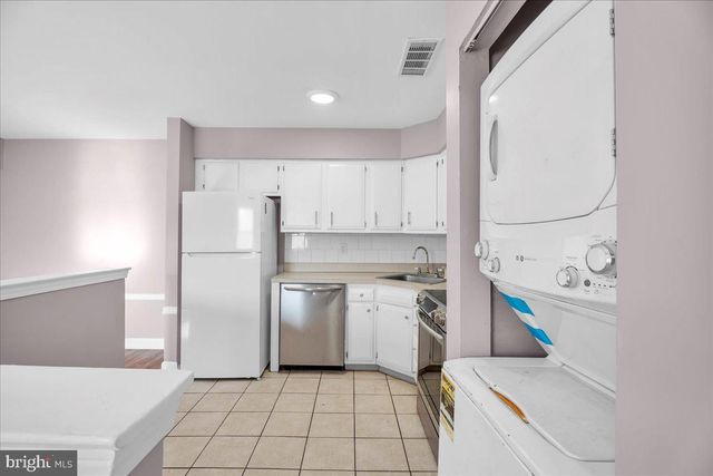 7 HAMPTON GATE DR, Sicklerville, NJ 08081