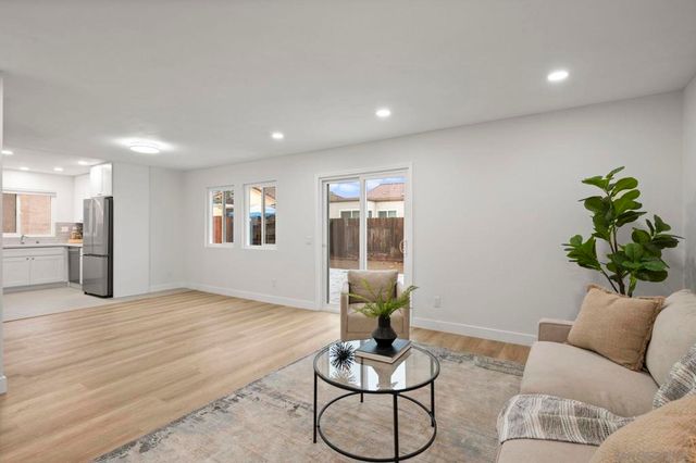 4468 White Pine Way, Oceanside, CA 92057