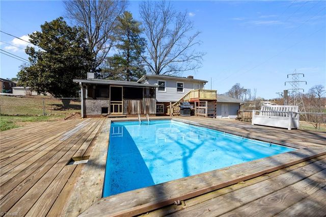 112 Logan Court, King, NC 27021