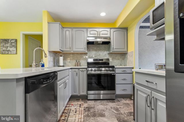 17 BROWN CIR, Fredericksburg, VA 22405