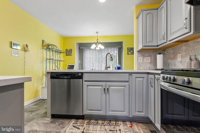 17 BROWN CIR, Fredericksburg, VA 22405