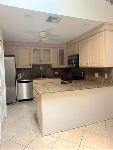 1459 Captains Walk Walk 31, Fort Pierce, FL 34950