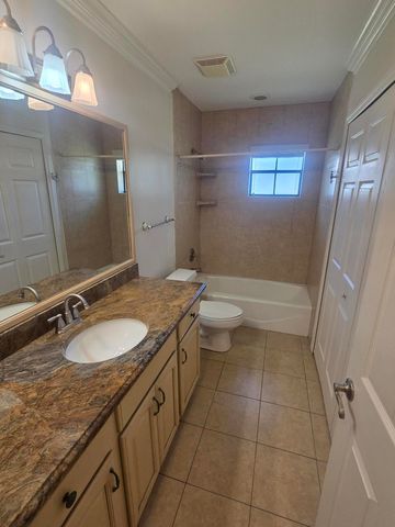 1459 Captains Walk Walk 31, Fort Pierce, FL 34950