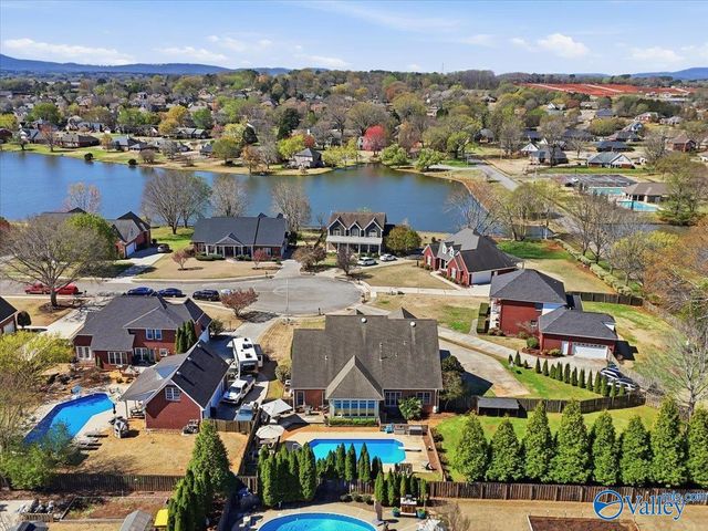 203 Lake Carmel Court, Huntsville, AL 35811