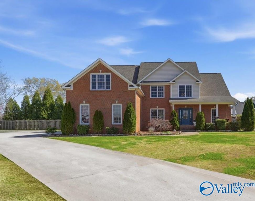 203 Lake Carmel Court, Huntsville, AL 35811