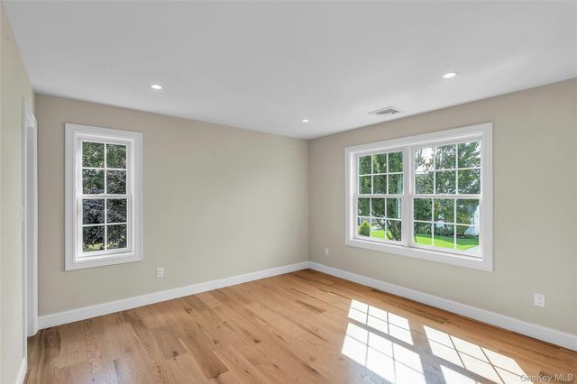 52 Linden Avenue, Bethpage, NY 11714