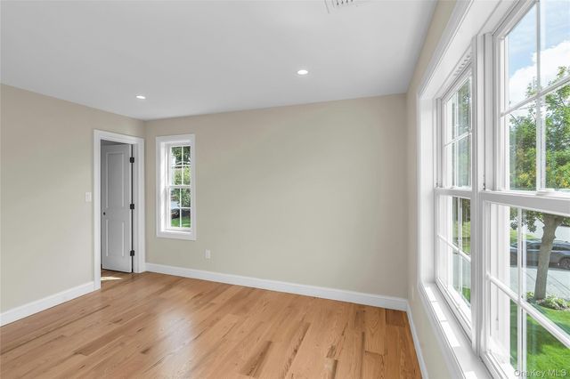 52 Linden Avenue, Bethpage, NY 11714