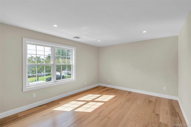 52 Linden Avenue, Bethpage, NY 11714