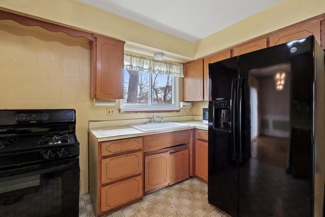 31126 Gloede Drive, Warren, MI 48088