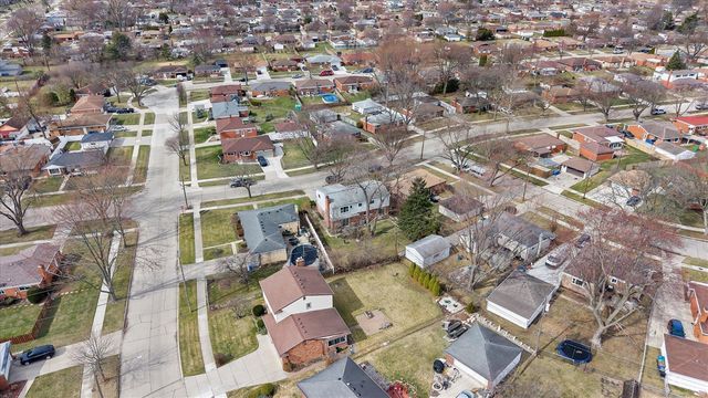 31126 Gloede Drive, Warren, MI 48088