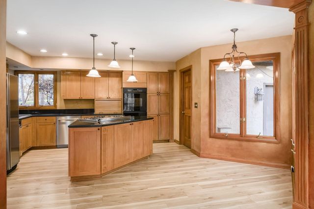 3313 Glen Oaks Court, Lewis Center, OH 43035