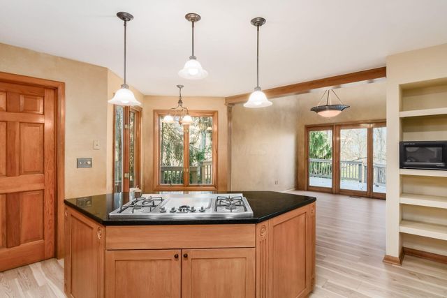 3313 Glen Oaks Court, Lewis Center, OH 43035