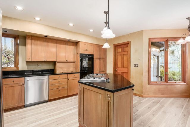 3313 Glen Oaks Court, Lewis Center, OH 43035