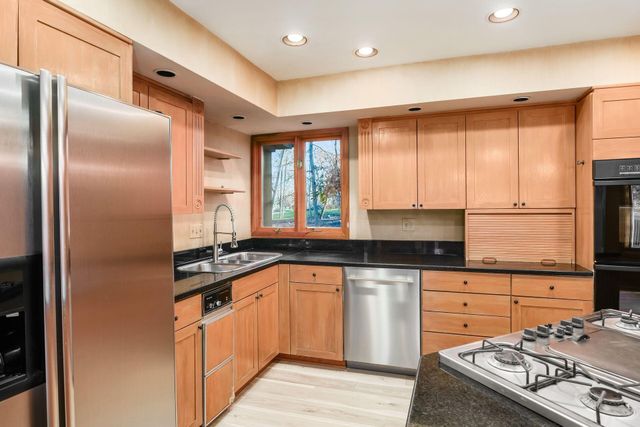 3313 Glen Oaks Court, Lewis Center, OH 43035