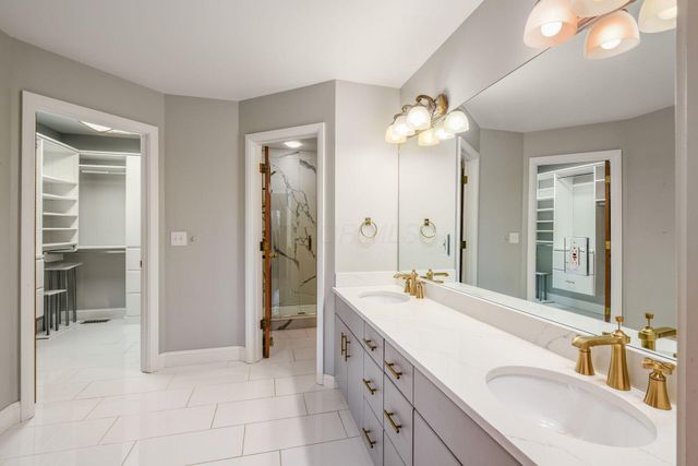 3313 Glen Oaks Court, Lewis Center, OH 43035