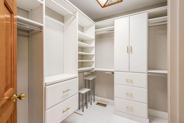 3313 Glen Oaks Court, Lewis Center, OH 43035