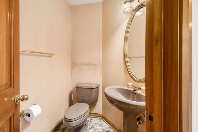 3313 Glen Oaks Court, Lewis Center, OH 43035