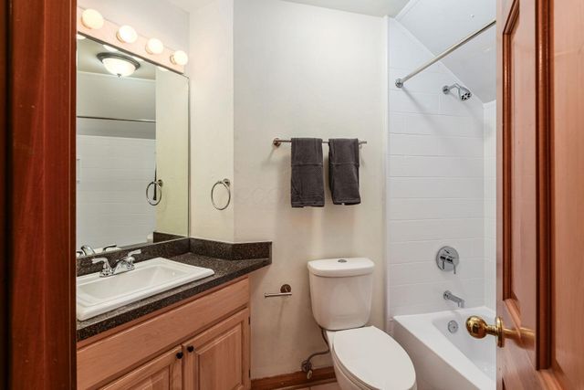 3313 Glen Oaks Court, Lewis Center, OH 43035