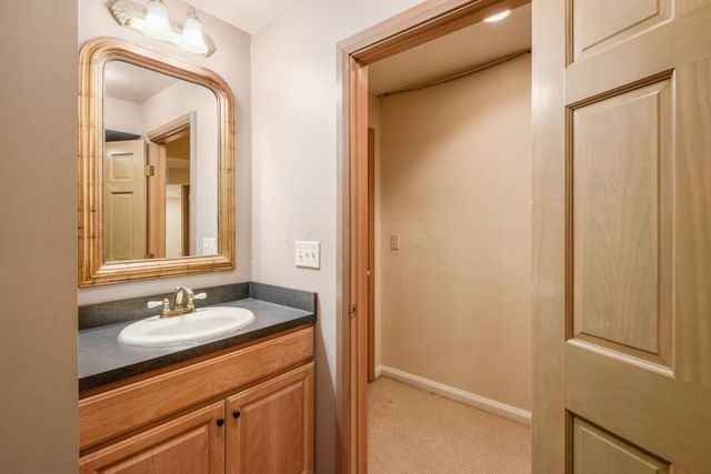 3313 Glen Oaks Court, Lewis Center, OH 43035