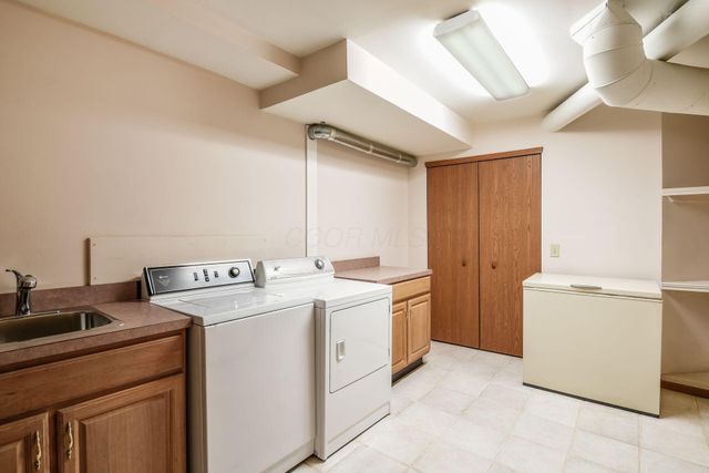 3313 Glen Oaks Court, Lewis Center, OH 43035