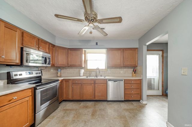 2916 Country Estates Drive, New Castle, IN 47362
