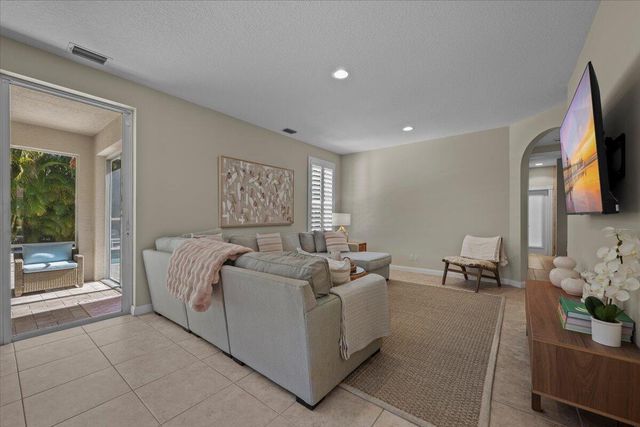 429 Oriole Circle, Jupiter, FL 33458